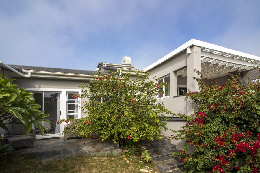 5 Bedroom Property for Sale in West Beach Eastern Cape